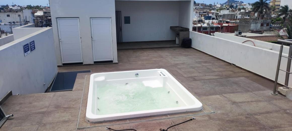 2Br-3Ba Condo Block From Beach W Rooftop Jacuzzi Mazatlán Exteriér fotografie